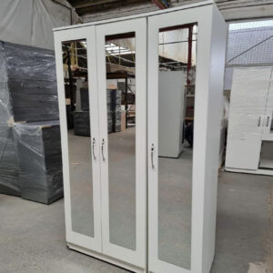 Elegant 3 door mirrored wardrobe