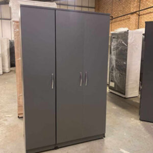 Elegant 3 door plain wardrobe