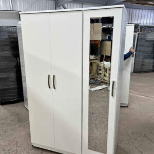 Elegant 3 door wardrobe with 1 mirror