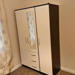 Elegant 3 door wardrobe with 1 mirror and 3 drawers