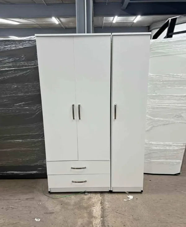 Elegant 3 door wardrobe with 2 Drawers